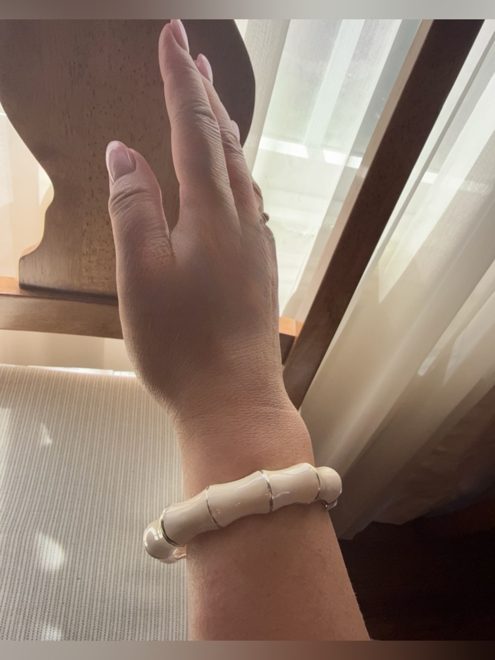 White Bamboo-Style Hinged Cream Enamel & Silver tone Vintage Bangle Bracelet - Picture 11 of 13